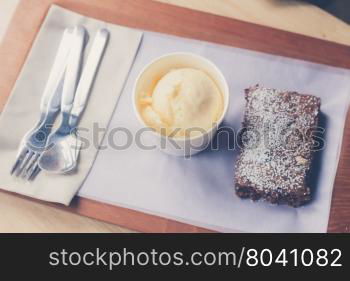 brownie with icecream