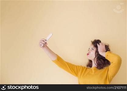 brunette blogger doing selfie