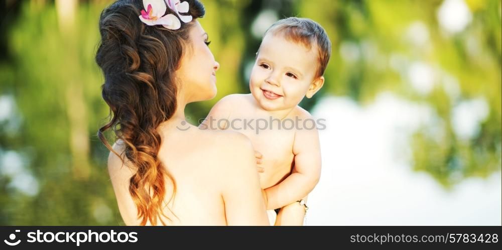 Brunette lady carrying her baby