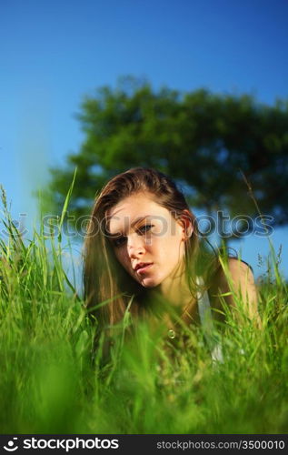 brunette lays under the tree