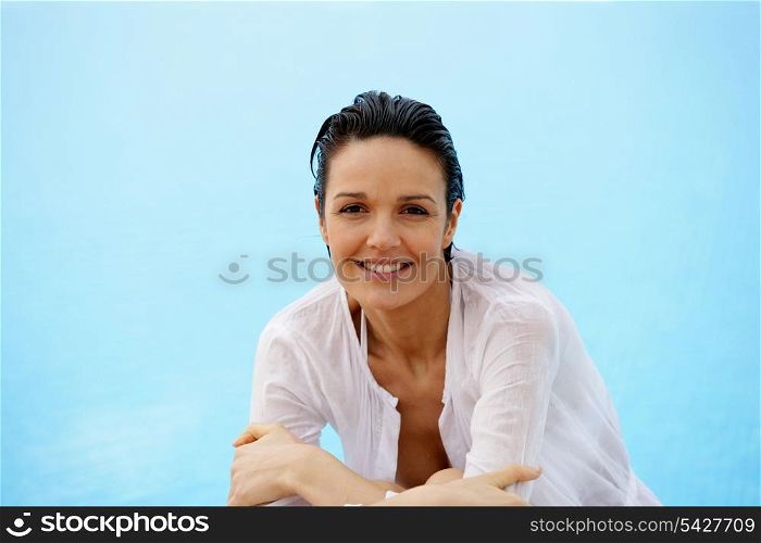 Brunette leaning at edge of pool