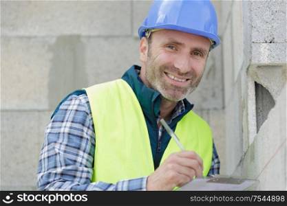 builder preparing estimate for exterior home improvement