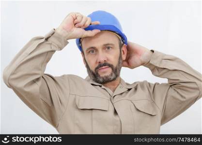 builder putting his hard hat