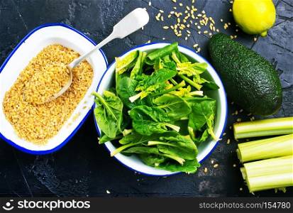 bulgur with spinach, raw bulgur and fresh spinach