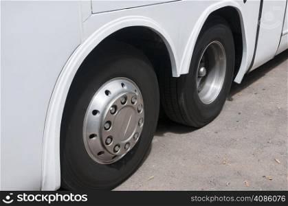 Bus wheels for running on the road