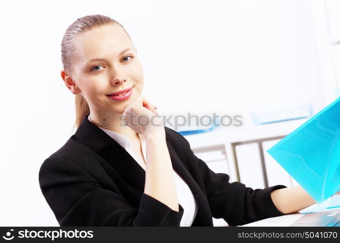 Business woman working on computer in office. 4Z8YIIlsdeumfEGujrYPMFAOVOdEct6reN68j34/oGKm8qL8NdT7Ve2kibr+GhNJen52Y6I4cNe0NQEZjBWw/Pmb/G05Jkbof98tdh36tlYB9Ikl3xGGNGqdwPplZ43Djk2ZoYHAAdLyKCMvrYRCzb3hCSal3ctNrNZNZp/Ahd6AdZdDB+wO5H2Kkl2DNKk/UB1TdXGOWwfHvfrvdj0xOeOglvoB+KlSuC2ySlaSxV41sjmzdTogpavagamaTOIXjUMFMTDjjrA=