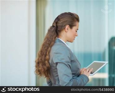Business woman working with tablet pc