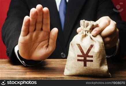 Businessman refuses to give yen yuan money bag. Refusal to grant loan mortgage, bad credit history. Financial difficulties. Refuses cooperate. Economic sanctions, confiscation funds