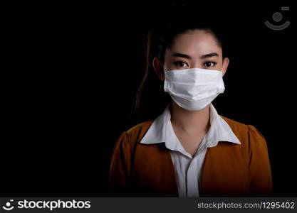 Businesswoman of young Asia woman putting on a respirator N95 mask to protect from airborne respiratory diseases as the flu covid-19 coronavirus PM2.5 dust and smog, Safety virus infection concept