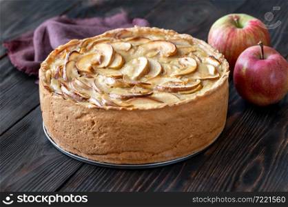 Cake stuffed with sliced apples and cream cheese