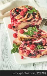 Cake with black and red currant