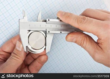 caliper measurement of the size of the details