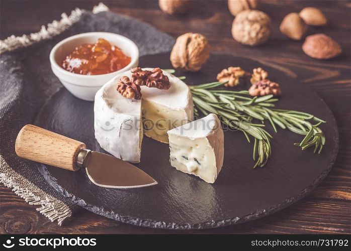Cambozola cheese with rosemary, nuts and apritcot jam