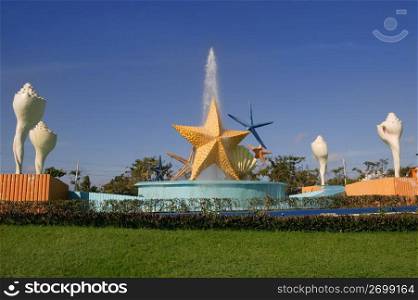 Cancun Plaza Caracol starfish fountain with sea shells