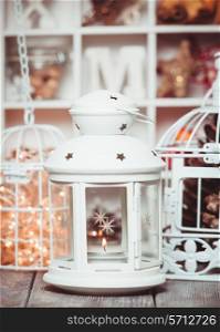 Candlelight and birdcage decorations in shabby chic style