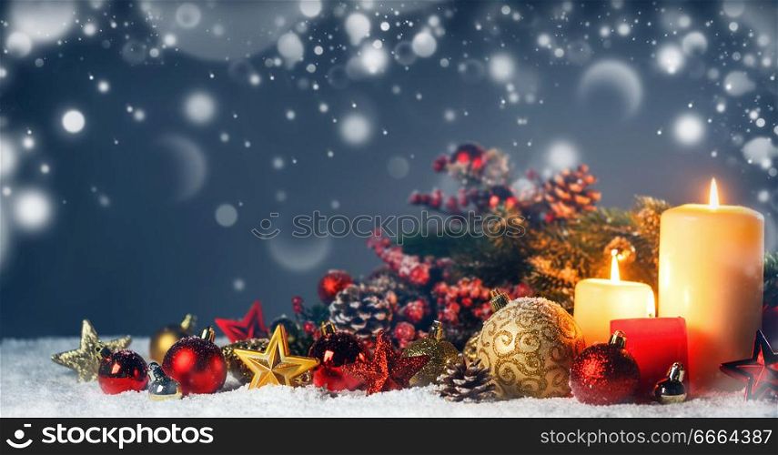 candles with christmas decoration