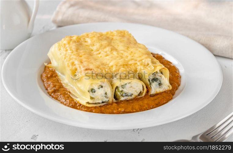 Cannelloni pasta stuffed with ricotta and spinach with grilled pepper sauce