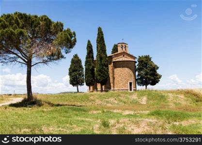 Cappella di Vitaleta (Vitaleta Church), Val d&rsquo;Orcia, Italy. The most classical image of Tuscan country.