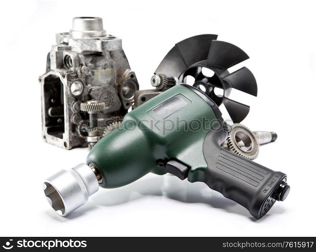 Car repair - details of the pump of high pressure, air impact wrench