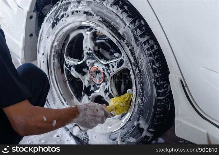 Car wash, cleaning the wheels