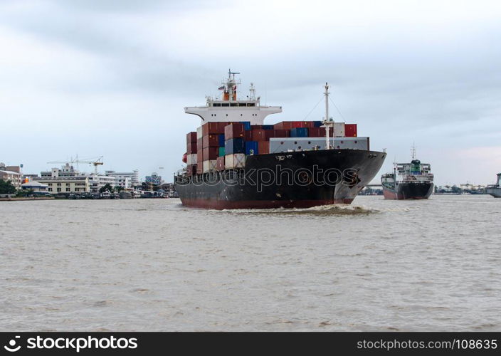cargo ship Import and export of goods from the major rivers of Thailand.