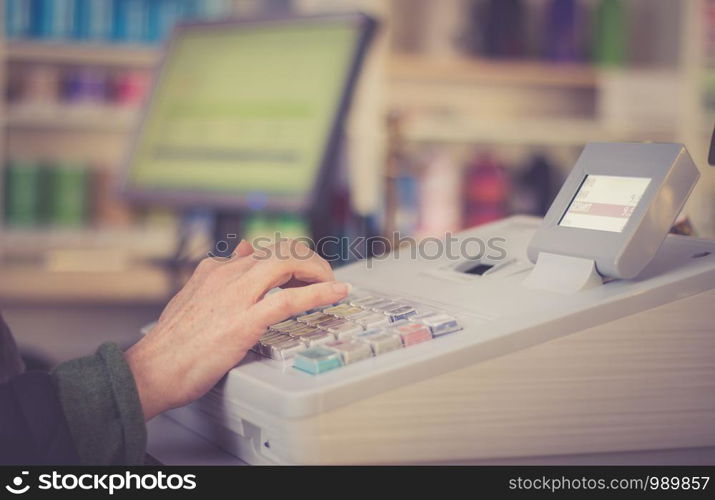 Cash register in a shop: Customer is paying purchase