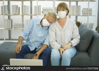 Caucasian senior couple wearing a mask, covid19 pandemic concept