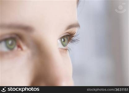 Caucasian woman&acute;s green eyes