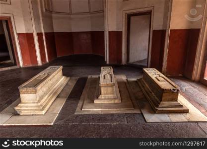 Cenotaphs of Hamida Banu Begum, Dara Shikoh in the Humayun&rsquo;s Tomb, India, Delhi.. Cenotaphs of Hamida Banu Begum, Dara Shikoh in the Humayun&rsquo;s Tomb, India, Delhi