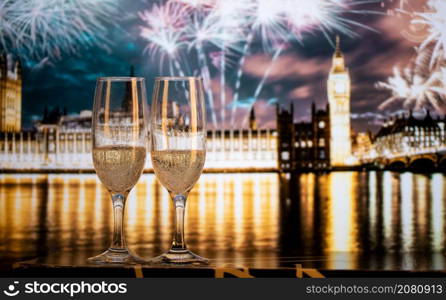 champagne glasses and Big Ben in background New Year&rsquo;s eve in London