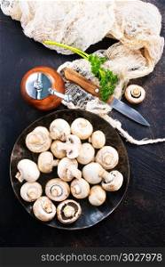 champignons. raw mushrooms, raw champignons, champignons on a table, stock photo