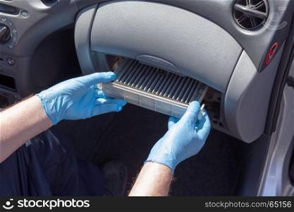 Changing the cabin air filter