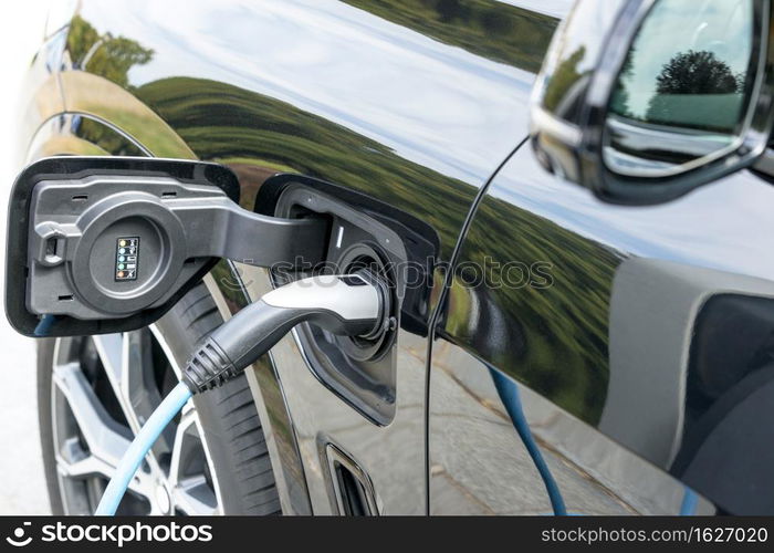 Charging battery of an electric car