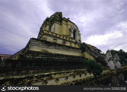 Chedi laung pagoda in chiangmai with sky background