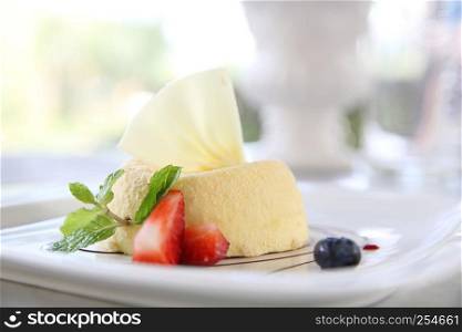 cheese cake with fruits