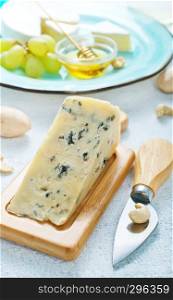 cheese with grape honey, cheese with nuts and honey