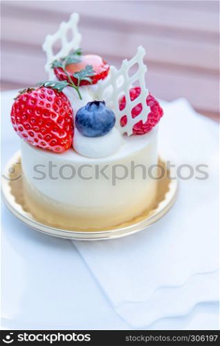 Cheesecake with strawberries and blueberry