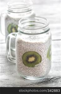 Chia seed puddings with kiwifruit slices