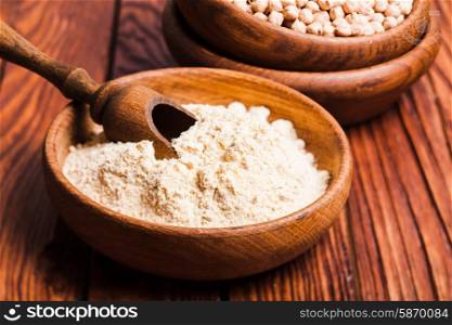 Chick Pea flour in a wooden bowl and scoop