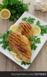 chicken breast grilled with lemon and parsley