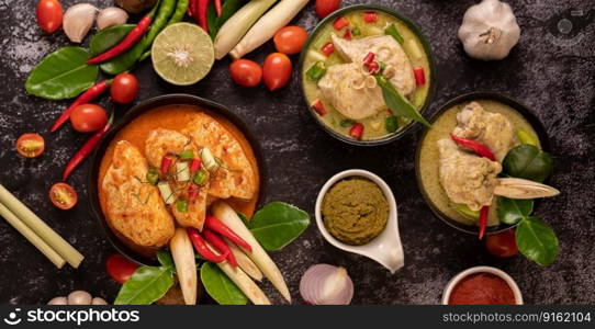 Chicken curry in a bowl with lemongrass, kaffir lime leaves, tomatoes, lemon, and garlic