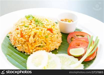 Chicken fried rice with tomato and cucumber