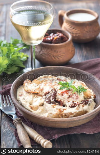 Chicken in creamy cheese sauce