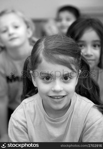 Children (4-5) smiling, portrait (B&W)