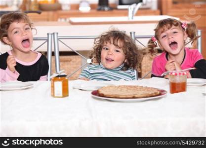 children eating a pie