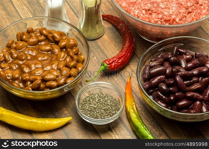 Chili-Zutaten-10. Ingredients for Chili con carne with chia seeds and chillies