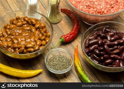 Chili-Zutaten-10. Ingredients for Chili con carne with chia seeds and chillies