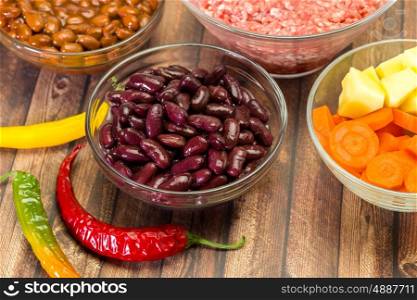 Chili-Zutaten-5. Ingredients for Chili con carne with chia seeds and chillies