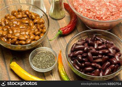 Chili-Zutaten-9. Ingredients for Chili con carne with chia seeds and chillies