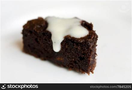 Chocolate cake with white frosting